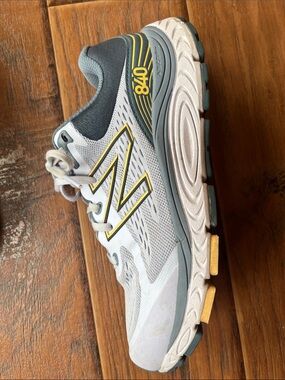 New Balance 840 White Gray Sneakers with Yellow Accents - Size 10.5